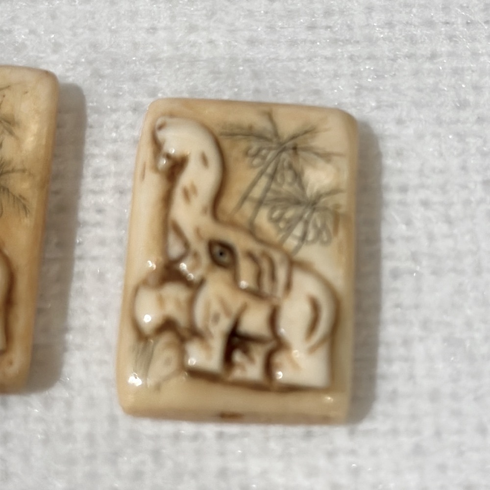 Six hand carved bone elephants square beads hole top and bottom - Picture 5 of 15